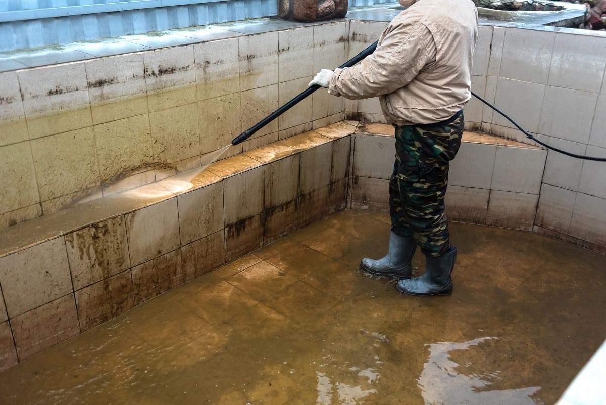 How to Clean Pool Tiles With a Pressure Washer Randol's Pool